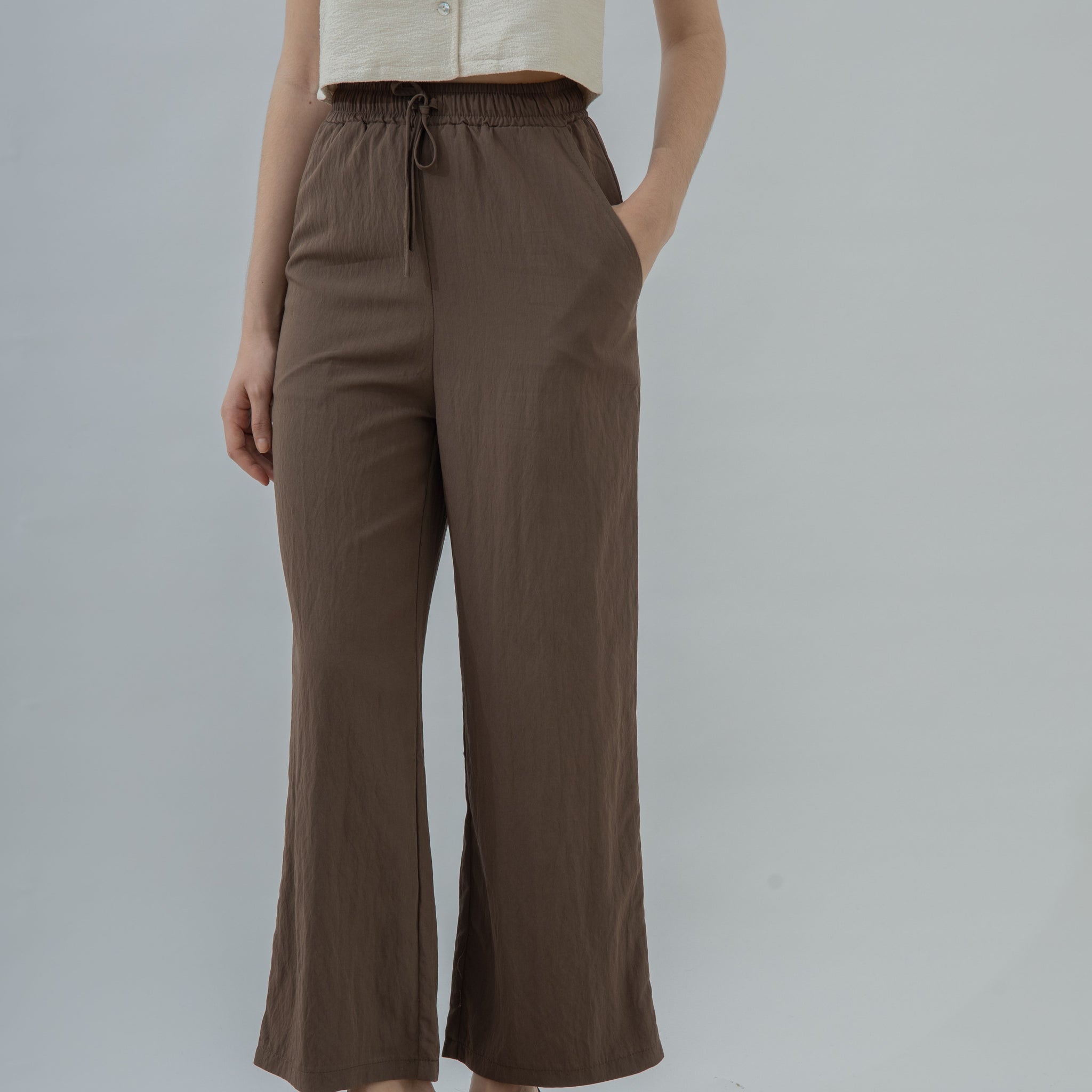 Relaxed Drawstring Straight Cut Trousers (Brown)