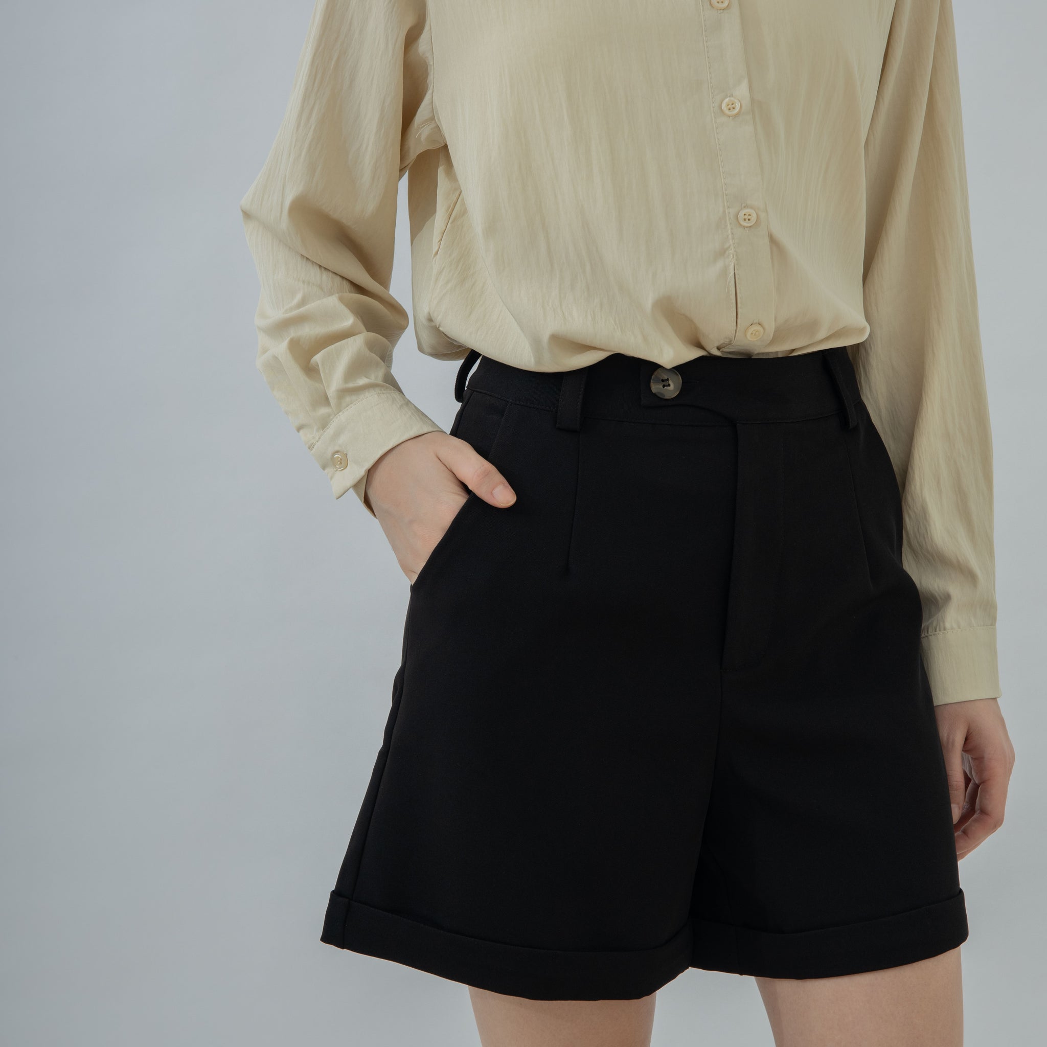 Side Button Folded Bermuda Shorts (Black)