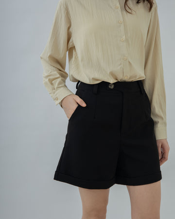 Side Button Folded Bermuda Shorts (Black)