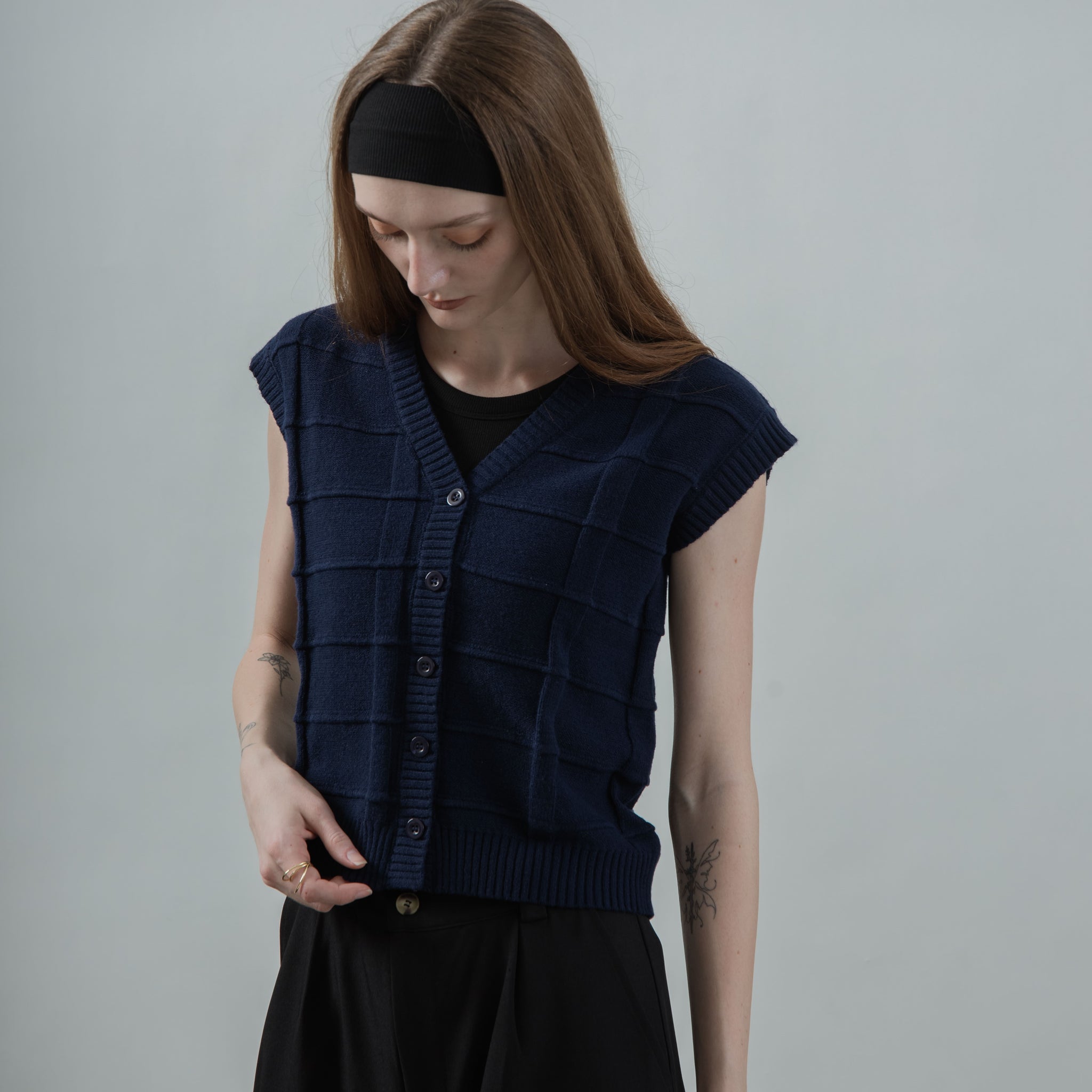 Checkered Texture Knit Vest (Navy)