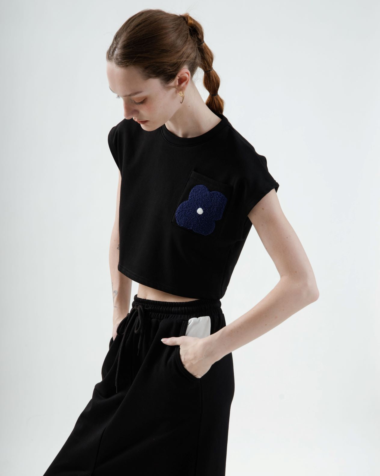 LULU Short Sleeve Crop Top (Black)