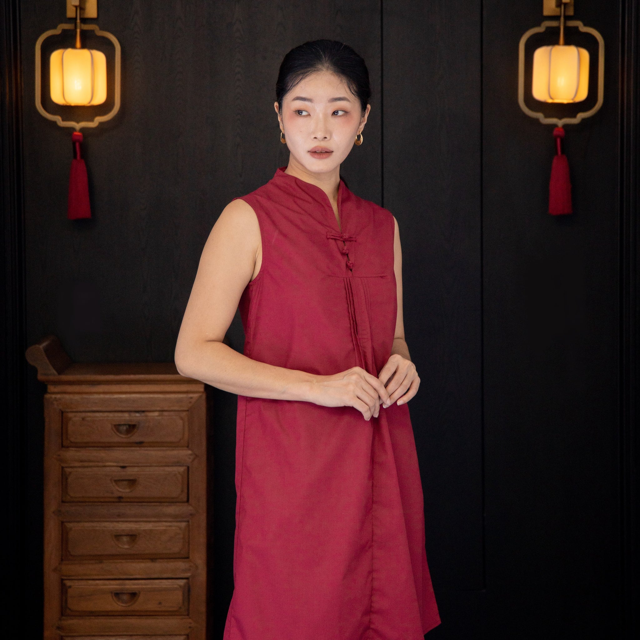 Sleeveless Mandarin Collar A-line Dress (Red)