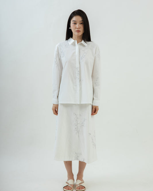 Magnolia Embroidery Hidden Button Shirt (White)