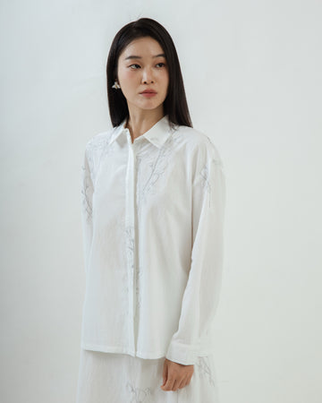 Magnolia Embroidery Hidden Button Shirt (White)