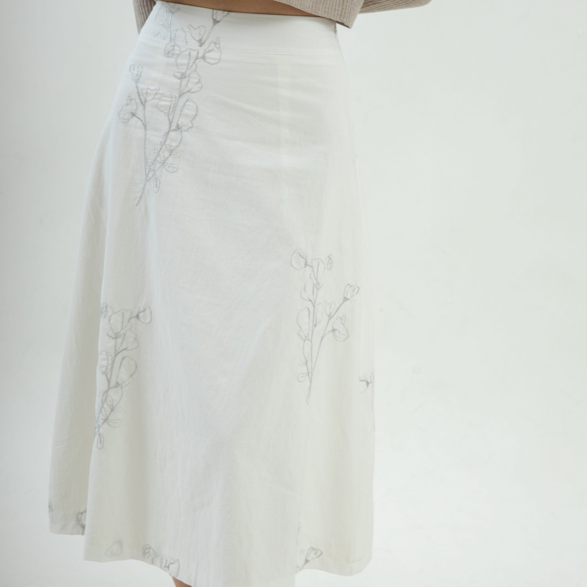 Magnolia Embroidery Midi Skirt (White)