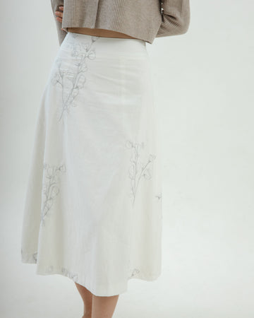 Magnolia Embroidery Midi Skirt (White)